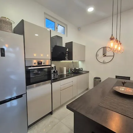 Superior Seaview Apartament *