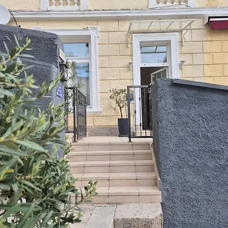 Superior Seaview Apartman Abbázia
