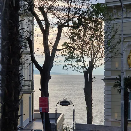 Superior Seaview Apartament