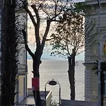 Superior Seaview Apartment